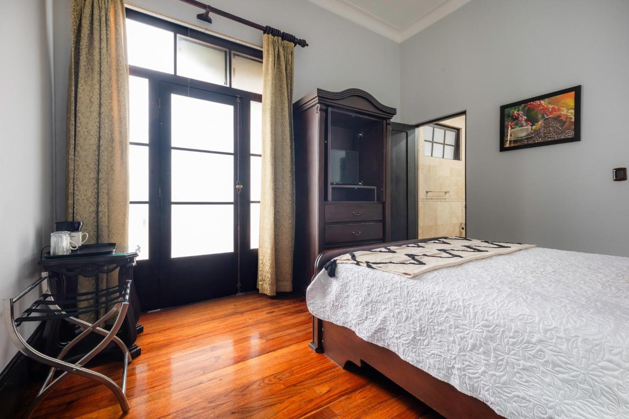 Hotel Majestad San Jose  Luaran gambar
